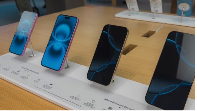 Foxconn India iPhone plant Chinese workers return